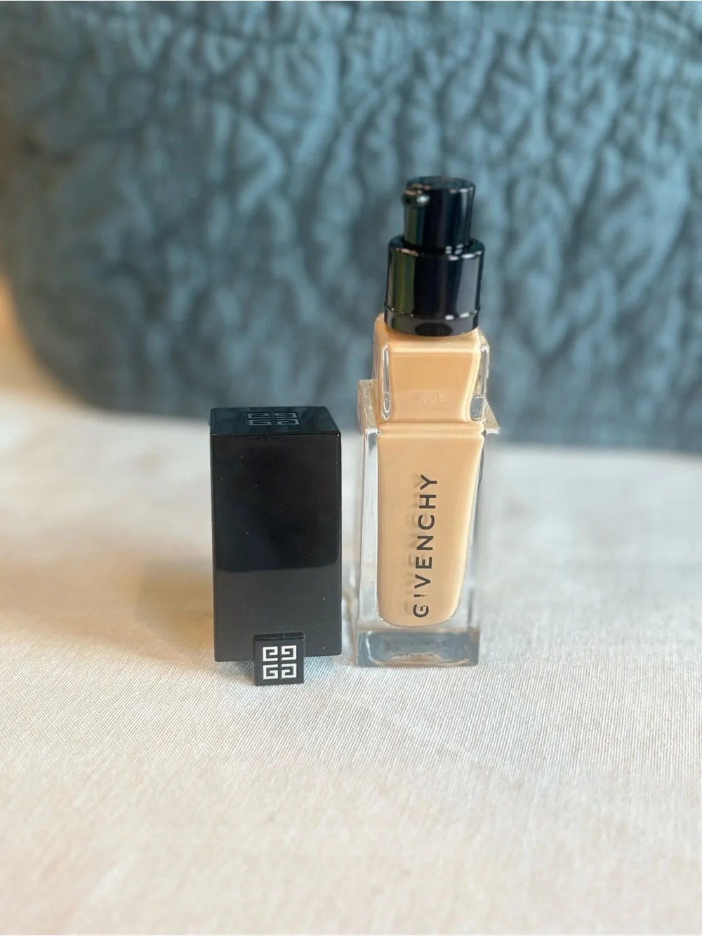 Givenchy Prisme Libre Skin-Caring Glow Foundation 4-W310 Medium Warm